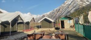 Nespecifikovaný výhled na hory nebo výhled na hory při pohledu z luxury tent