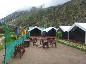 Nespecifikovaný výhled na hory nebo výhled na hory při pohledu z luxury tent
