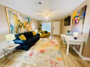 a living room with a couch and a table at Eastgate 14A beautiful townhouse in Hammond