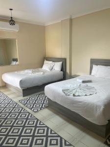Voodi või voodid majutusasutuse Jazal Pyramids View Hotel toas
