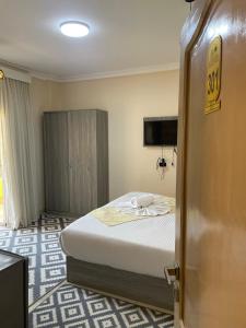 Voodi või voodid majutusasutuse Jazal Pyramids View Hotel toas