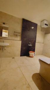 a dirty bathroom with a toilet and a sink at ST Kodai Heaven Stay in Kodaikānāl