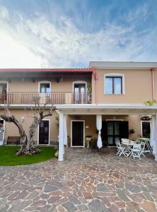 a large house with a patio and a tree at Villa Francesca in Pula