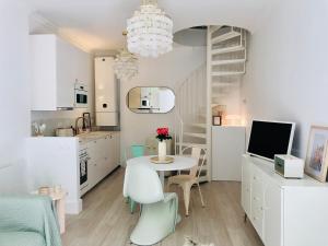 a kitchen and dining room with a table and chairs at Villa Mini Romy with outdoor area in Parmain