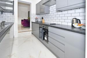 Η κουζίνα ή μικρή κουζίνα στο Audley House - By Sigma Stays +33 φωτογραφίες