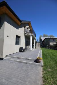 a building with a patio and a bowl of fruit at Apartamenty Polna Przystań in Stronie Śląskie