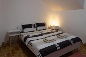 Postel nebo postele na pokoji v ubytování Bubamara house