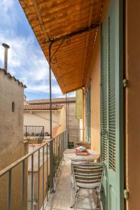 Balkón nebo terasa v ubytování Pépin le bref Cour Privée Wifi proche Arènes