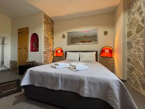 Postel nebo postele na pokoji v ubytování Aristos Apartments & Suites