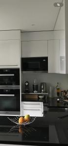 A cozinha ou kitchenette de Modern and stylish Home in Muttenz