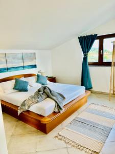 Giường trong phòng chung tại Villa Jadranka Rab apartman Nick