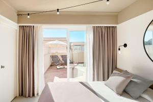 Giường trong phòng chung tại tent Capi Playa +29 ảnh