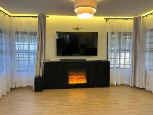TV/trung tâm giải trí tại Kijani Holiday Home