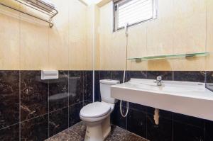 Uma casa de banho em Shanding Shang Homestay