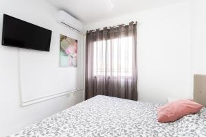 A bed or beds in a room at Seguro El Sol en Playa de la Arena