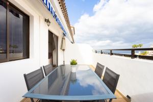 A balcony or terrace at Seguro El Sol en Playa de la Arena