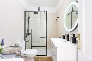 A bathroom at Seguro El Sol en Playa de la Arena