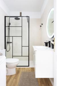 A bathroom at Seguro El Sol en Playa de la Arena