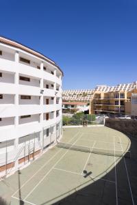 Tennis and/or squash facilities at Seguro El Sol en Playa de la Arena or nearby