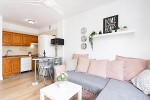 A kitchen or kitchenette at Seguro El Sol en Playa de la Arena