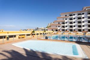 The swimming pool at or close to Seguro El Sol en Playa de la Arena