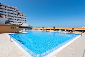 The swimming pool at or close to Seguro El Sol en Playa de la Arena