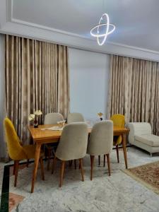 Χώρος καθιστικού στο Salon et 3 chambres meublées au jardin de carthage