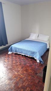 Ένα ή περισσότερα κρεβάτια σε δωμάτιο στο Luca hostel