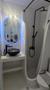 Koupelna v ubytování Anoi Rooms