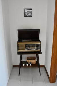 a radio sitting on a stand in a room at Casa San Martino in Castiglione di Sicilia