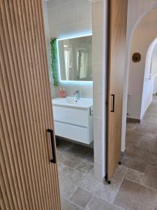 Ένα μπάνιο στο Maravilla Solar Beautiful villa with sea view near to Moraira