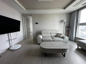 a living room with a couch and a flat screen tv at Super quiet Dry bath floor OLED TV Closet room in Seoul
