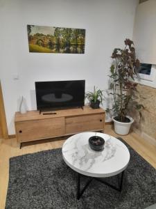 A television and/or entertainment centre at Casa MENDEZ - ALLARIZ