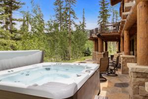Μπαλκόνι ή βεράντα στο Hilltop Hideaway by Exceptional Stays