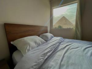 Voodi või voodid majutusasutuse Jazal Pyramids View Hotel toas