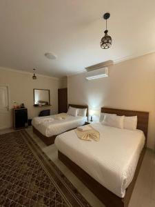 Voodi või voodid majutusasutuse Jazal Pyramids View Hotel toas