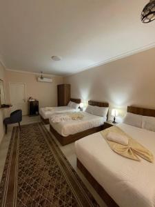 Voodi või voodid majutusasutuse Jazal Pyramids View Hotel toas