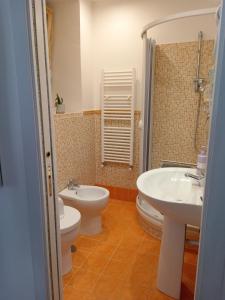 a bathroom with a sink and a toilet and a shower at Casa Eliana in Marino