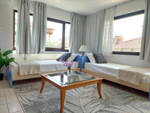 Posteľ alebo postele v izbe v ubytovaní Dora's House comfortable apartment with a yard and view