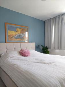 Posteľ alebo postele v izbe v ubytovaní Dora's House comfortable apartment with a yard and view