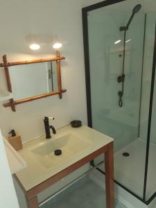 Koupelna v ubytování Domaine Duchentyls Chambres d hotes + 37 fotografií