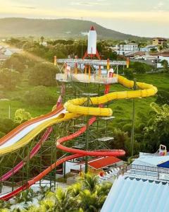 a roller coaster in a park with a slide at Spazzio 631 Diroma COM CLUBE GRATIS TODO DIA in Caldas Novas