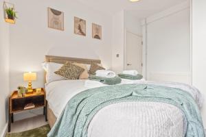 Ένα ή περισσότερα κρεβάτια σε δωμάτιο στο Bright 2-Bed Flat Modern comfy & Charming located on Mill road