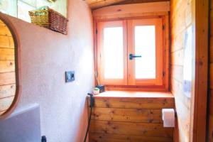 PetrésにあるCabaña madera en bosque 100 ECOのギャラリーの写真 +36枚の写真