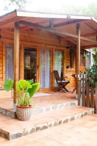 Κήπος έξω από το Cabaña madera en bosque 100 ECO