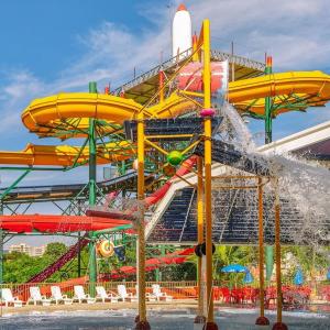 a water park with a roller coaster at Spazzio 631 Diroma COM CLUBE GRATIS TODO DIA in Caldas Novas
