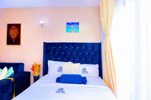 Postel nebo postele na pokoji v ubytování Enac Homes - Decorous, Classy & Elegant Executive Studios - Kiambu Road