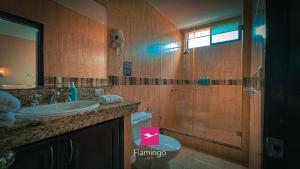 Koupelna v ubytování Hotel Flamingo + 28 fotografií