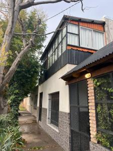a building with a black and white at eldepademarcelo in Plaza Huincul