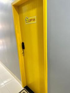 a yellow elevator with a sign on it at Loft com ar condicionado in Goiânia